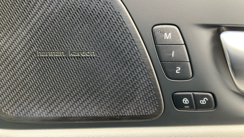 Volvo XC60 2.0 B4D Plus Dark 5dr AWD Geartronic Diesel Estate